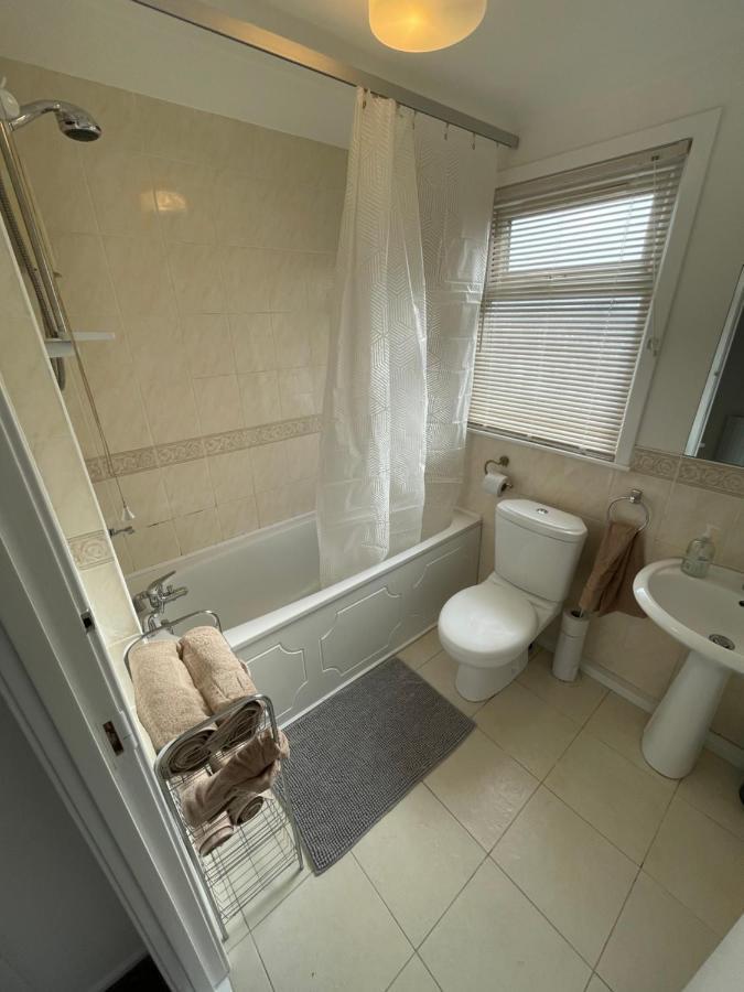 1-Bedroom Semi-Detached Chalet In Uddingston, Glasgow Exterior photo